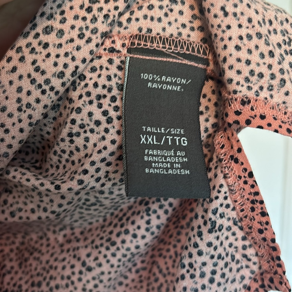 ✨️2/$20 Sleeveless Button-Front Women's Top in Dusty Rose Print - Picture 6 of 7